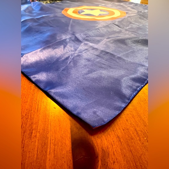 Captain America Cape - Picture 5 of 7
